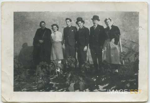 Groupe de personnes (Lemainville)