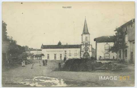 L'école communale et l'église (Valhey)