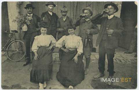Groupe de personnes (Lemainville)