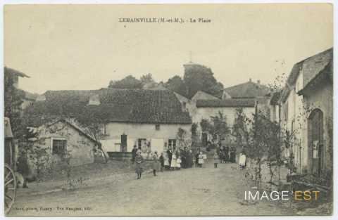Une place (Lemainville)