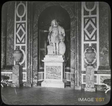 Statue de Louis XIV (Fontainebleau)
