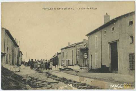 Groupe de femmes (Viéville-en-Haye)