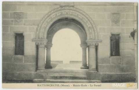 Portail de la Mairie-École (Hattonchâtel)