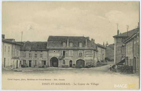 Une place (Essey-et-Maizerais)