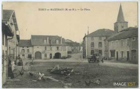 Une place (Essey-et-Maizerais)