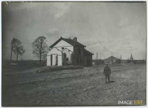 Gare en ruine (Essey-et-Maizerais)