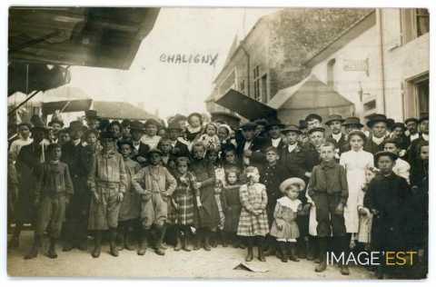 Groupe de personnes (Chaligny)