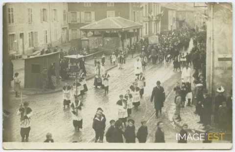 Procession religieuse (Neuves-Maisons)