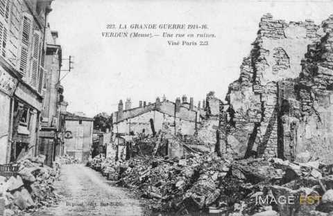 Rue en ruines (Verdun)