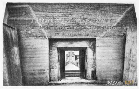 Monument de la Tranchée  des Baïonnettes (Douaumont)
