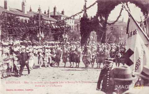 Défilé  militaire (Lunéville)