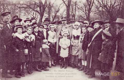 Général et jeunes filles (Metz)