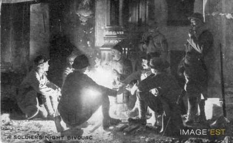 Soldats autour du feu (Limey)