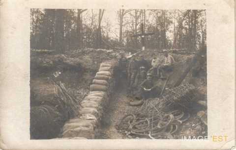 Soldats à la Croix des Carmes (Montauville)