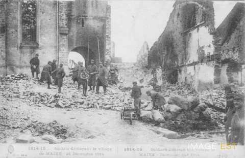 Déblaiement des ruines (Maixe)