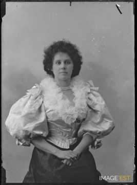 Portrait d'une femme (Mirecourt)