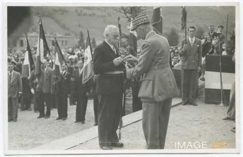 Remise de médaille (La Bresse)