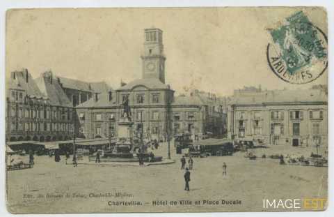 Hôtel de Ville et place ducale (Charleville-Mézières)