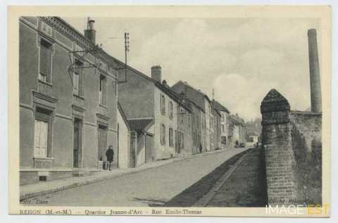 La rue Émile Thomas (Réhon)