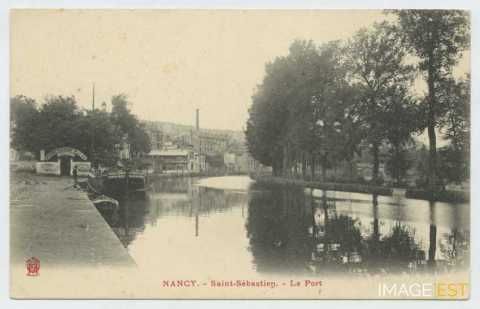 Bateau à quai (Nancy)