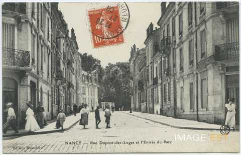 Rue Dupont-des-Loges et entrée du parc Sainte-Marie (Nancy)