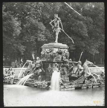 Fontaine de Neptune (Peterhof)