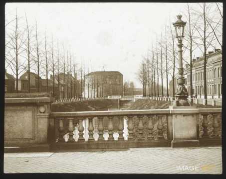 Canal de l'Escaut et tour Henri VIII (Tournai)