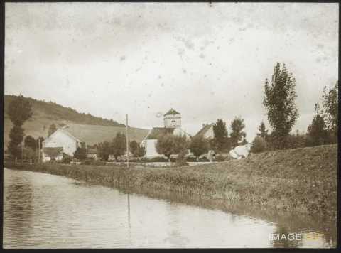 Hameau près de Beaune (Côte-d'Or)