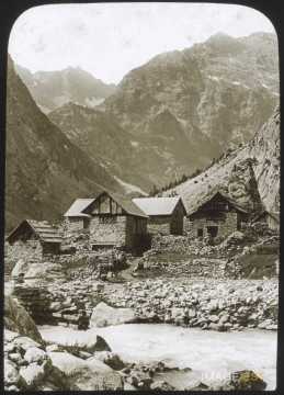 Maisons en pierre (La Bérarde)
