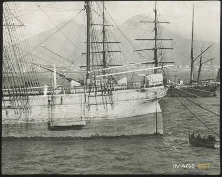 Port et Vésuve (Naples)