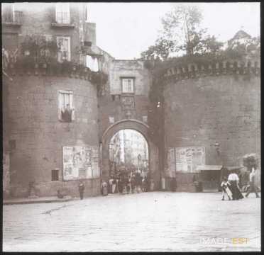 Porte Capuana (Naples)