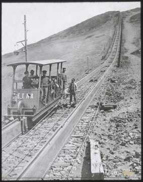Funiculaire du Vésuve (Naples)