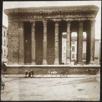 Temple d'Auguste et de Livie (Vienne)