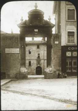 Porte de la Cour de l'Ambulance (Vienne)