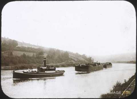 Péniches (Dinant)