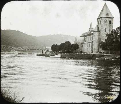 Abbatiale Saint-Pierre (Hastière)