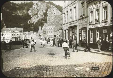 Joueurs de pétanque (Dinant)