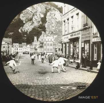 Joueurs de pétanque (Dinant)