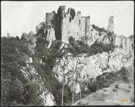 Château fort de Montaigle (Belgique)