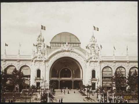 Palais des Fils, tissus et vêtements (Paris)