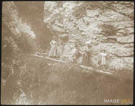 Femmes et enfants (Val-de-Travers)