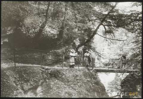 Enfants sur un pont (Boudry)