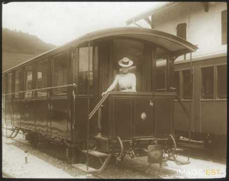 Femme dans un wagon (Sainte-Croix)
