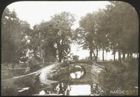 Pont en pierre (Lamarche)