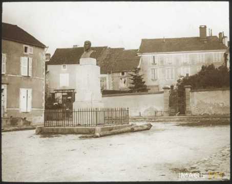Buste du maréchal Victor (Lamarche)