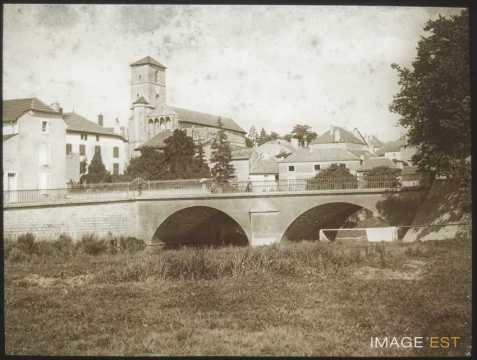 Pont et église (Neufchâteau)