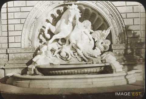 Fontaine de la Nymphe et de l'Hippocampe (Bologne)