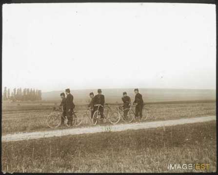 Militaires cyclistes (Malzéville ?)