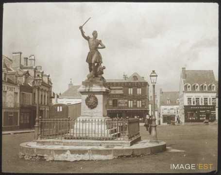 Statue du général de Saint-Pol (Nogent-le-Rotrou)