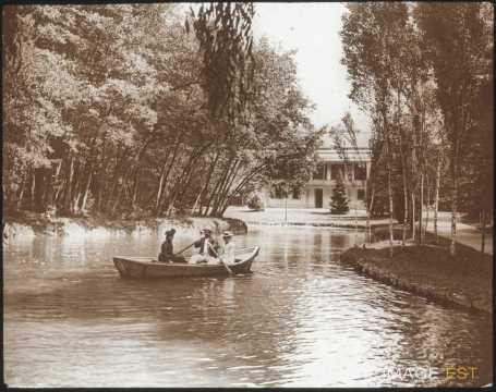 Promenade en barque (Challes-les-Eaux)